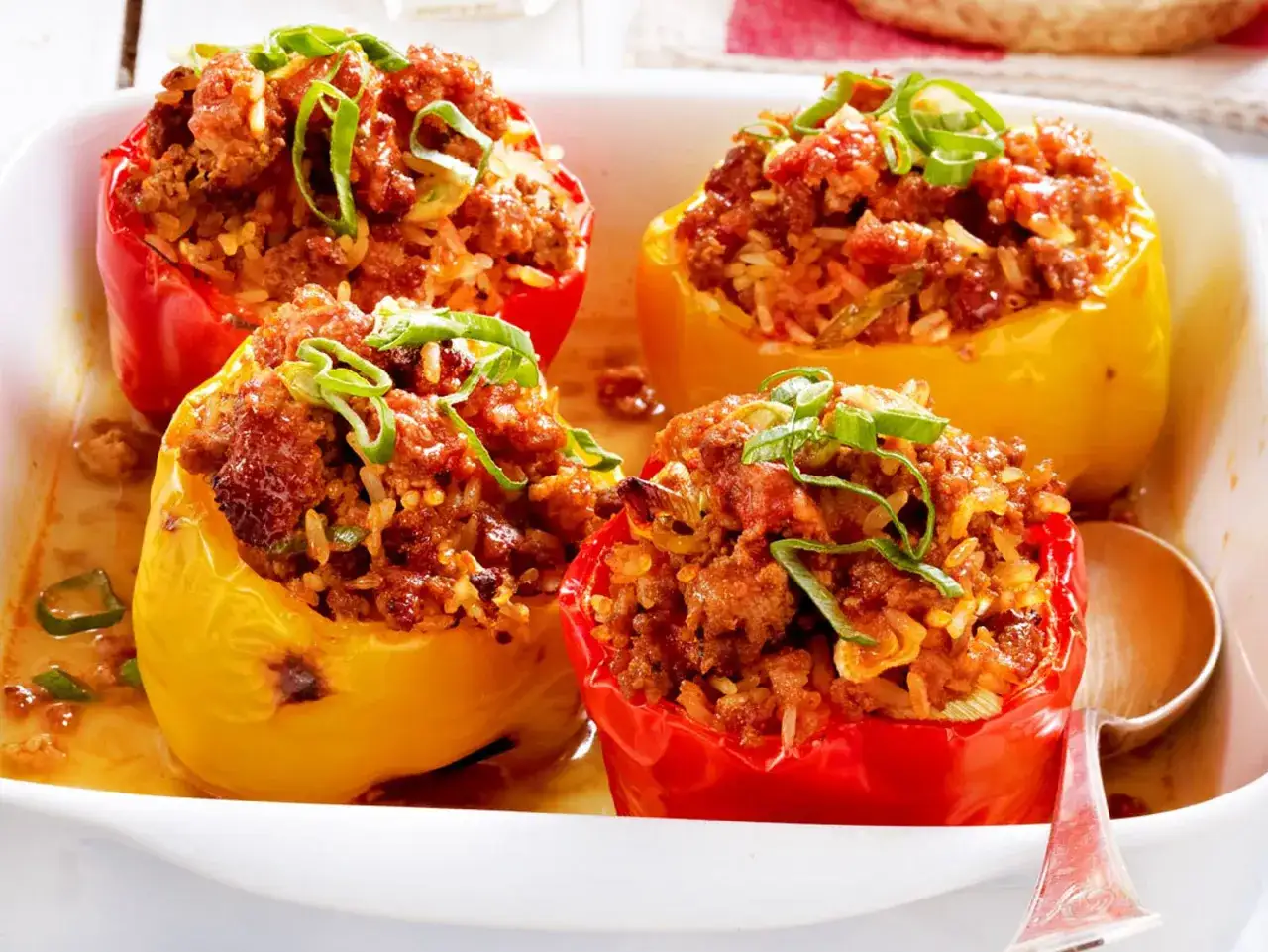 Gefüllte Paprika mit Hackfleisch – So gelingt sie perfekt!