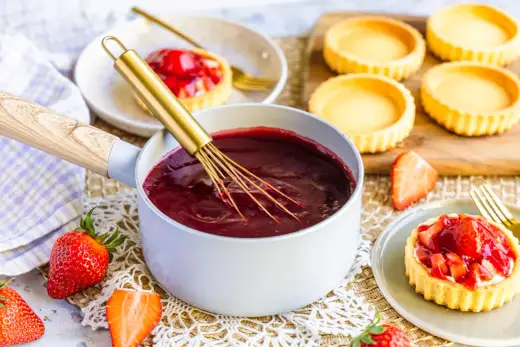 Tortenguss selber machen - So gelingt er perfekt & glänzend!